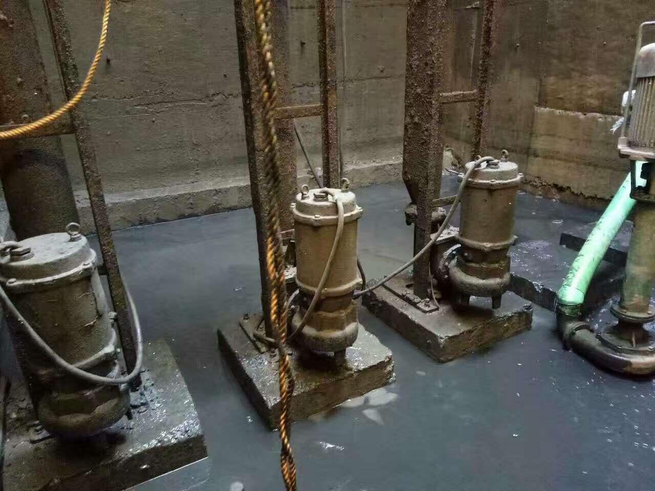 望花污水池清理